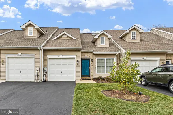 221 Gladstone Way, BEAR, DE 19701