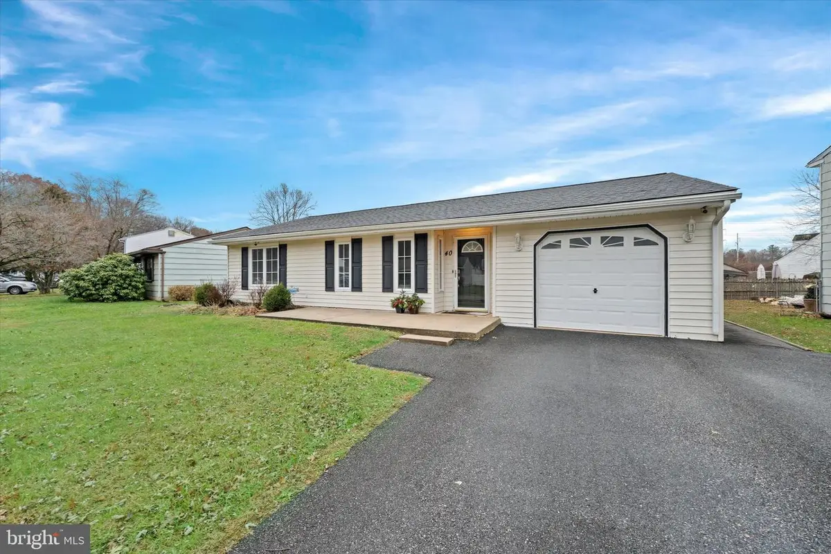40 E Shady Dr, Newark, DE 19713 - Image #1