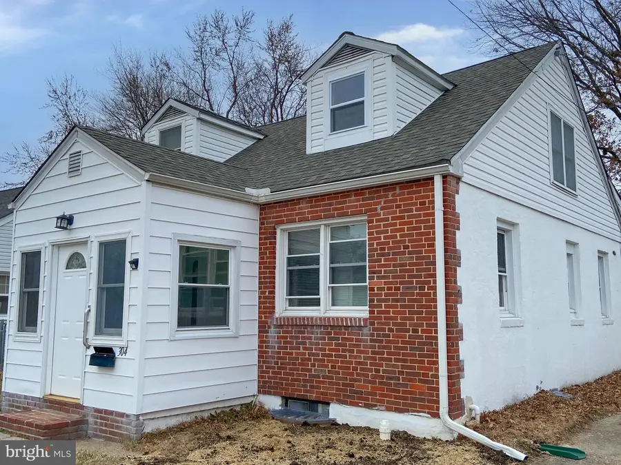 304 W Van Buren Ave, New Castle, DE 19720 - Image #2