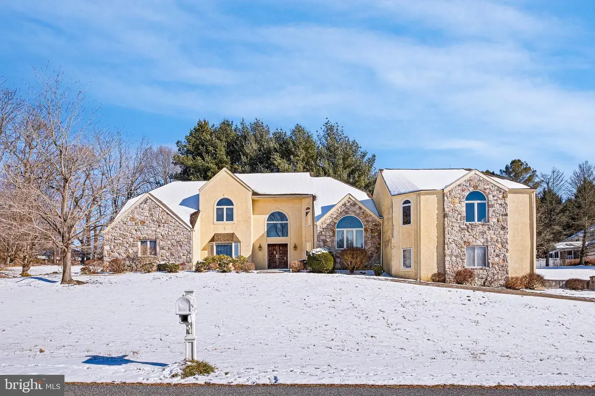 8 Lakewood Cir, Newark, DE 19711 - Image #1