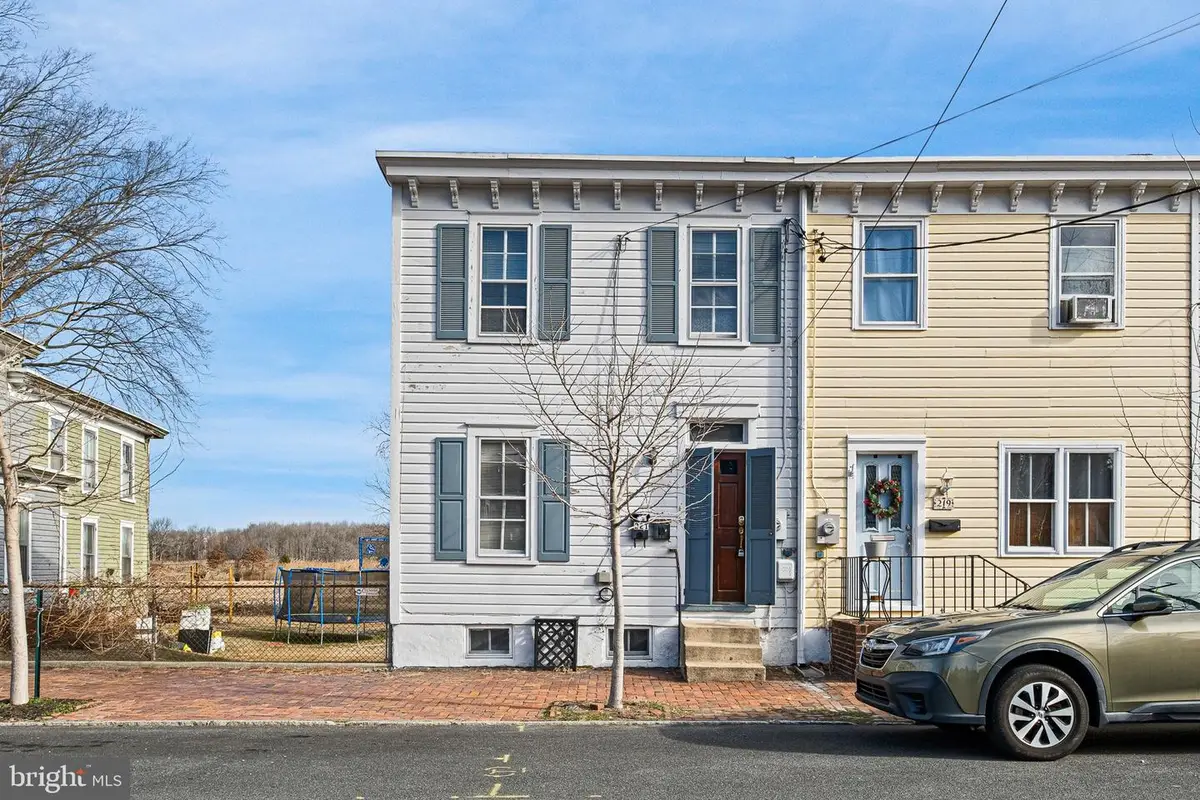 221 Chestnut St, New Castle, DE 19720 - Image #1