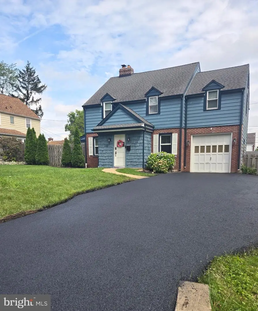 32 Riverside Dr, Wilmington, DE 19809 - #1