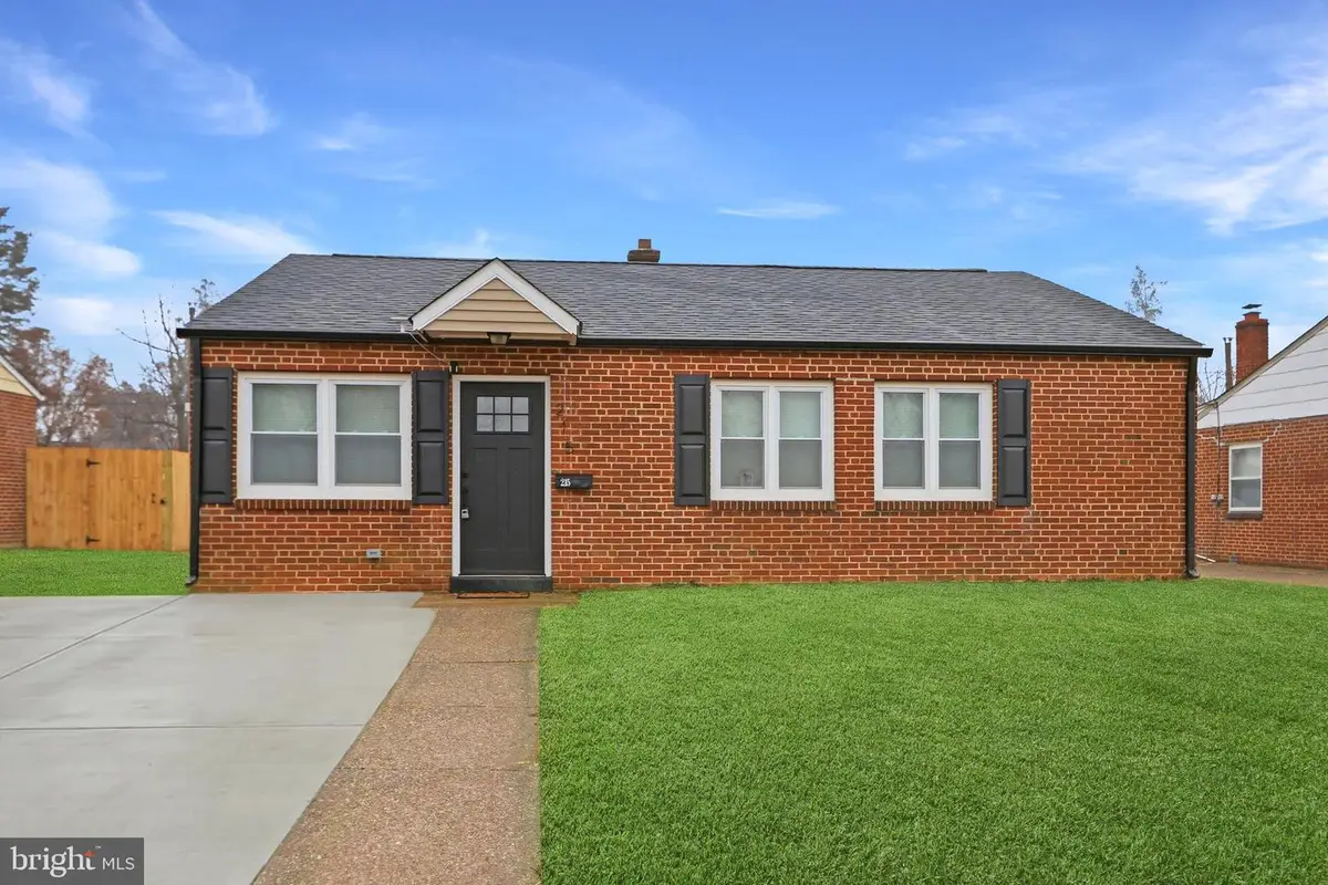 215 Sykes Rd, New Castle, DE 19720 - #1