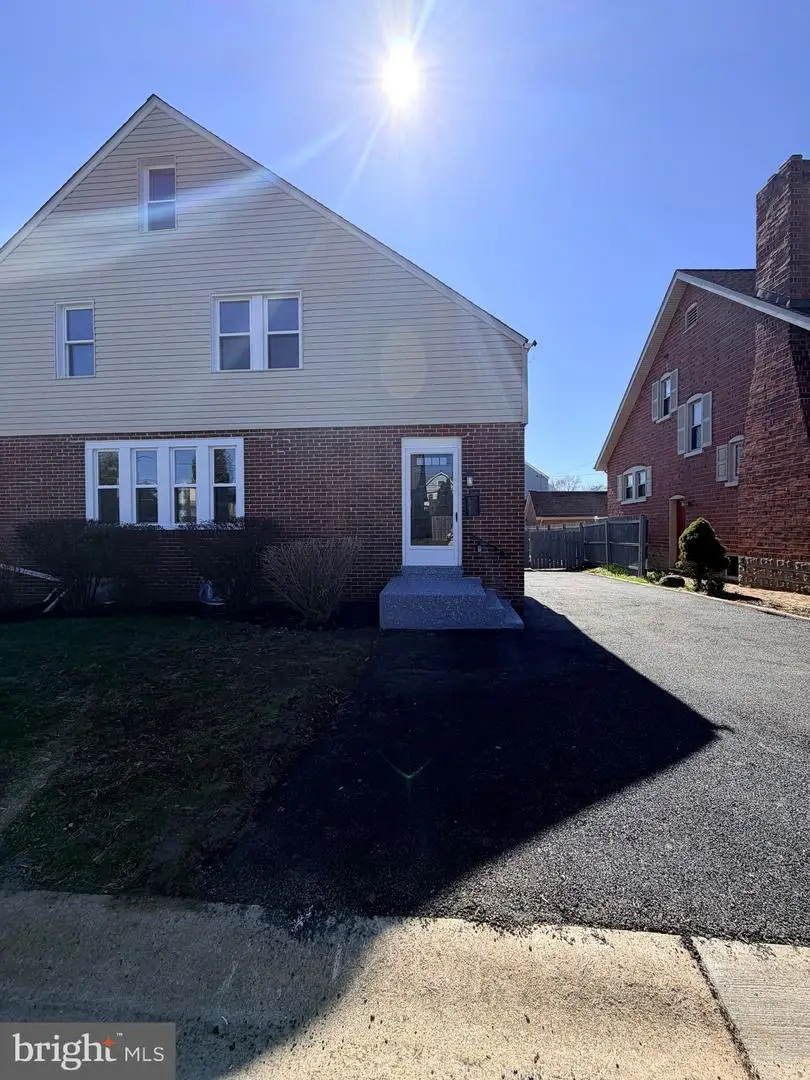 402 Grove Ave, Wilmington, DE 19809 - #1