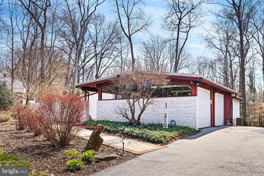 210 Edgewood Dr, Wilmington, DE 19809 - #2