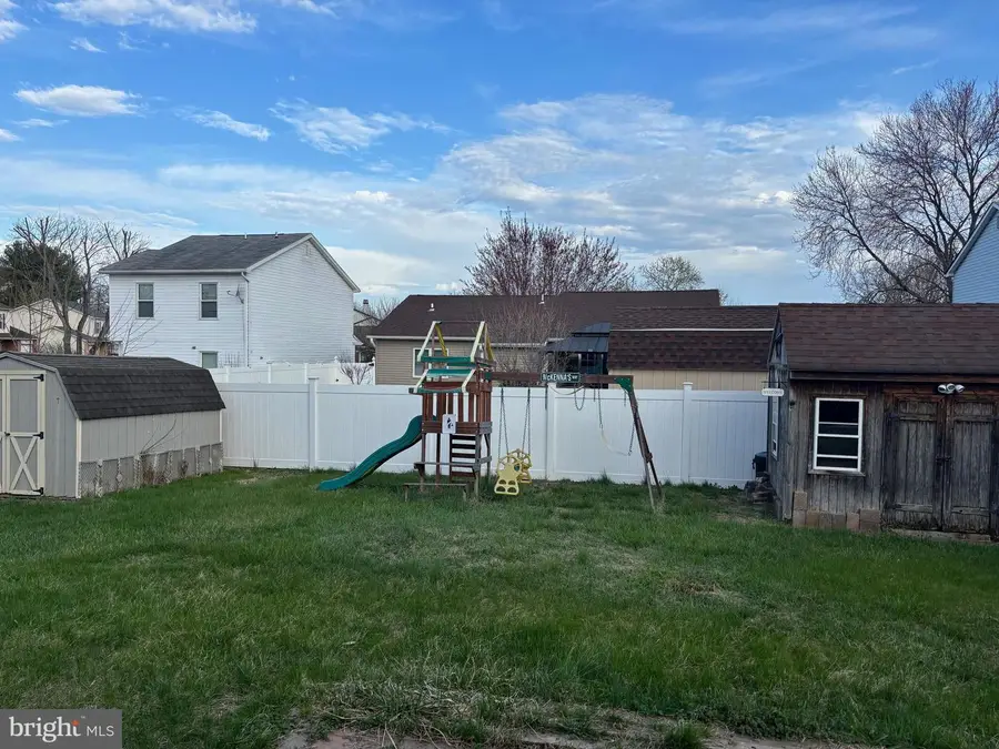 8 Honeysuckle Dr, Newark, DE 19702 - #2