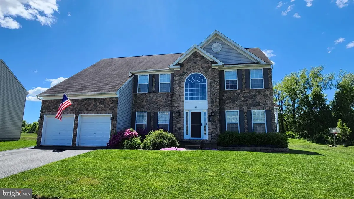 39 Calvarese Dr, Bear, DE 19701 - #1