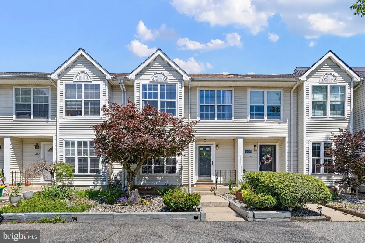 606 Benham Ct, Newark, DE 19711 - #1
