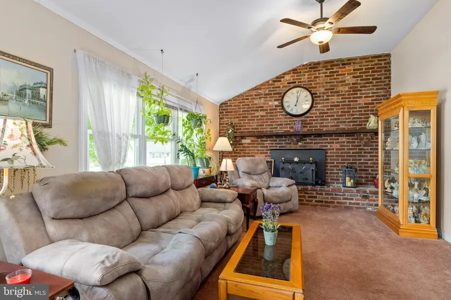 63 W Stephen Dr, Newark, DE 19713 - #3