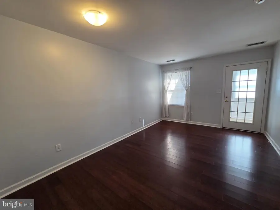 31 W Village Rd, Newark, DE 19713 - #3
