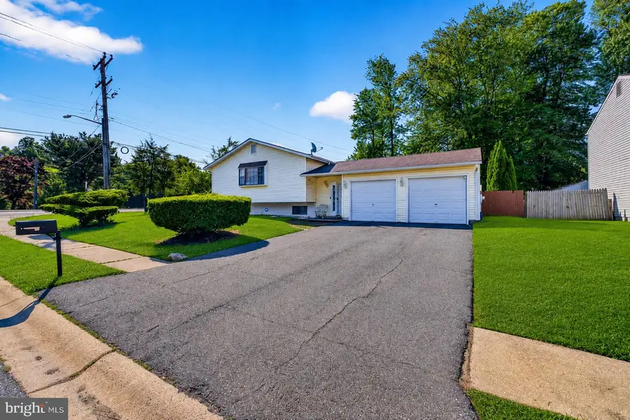 1 Broadleaf Dr, Newark, DE 19702 - #3