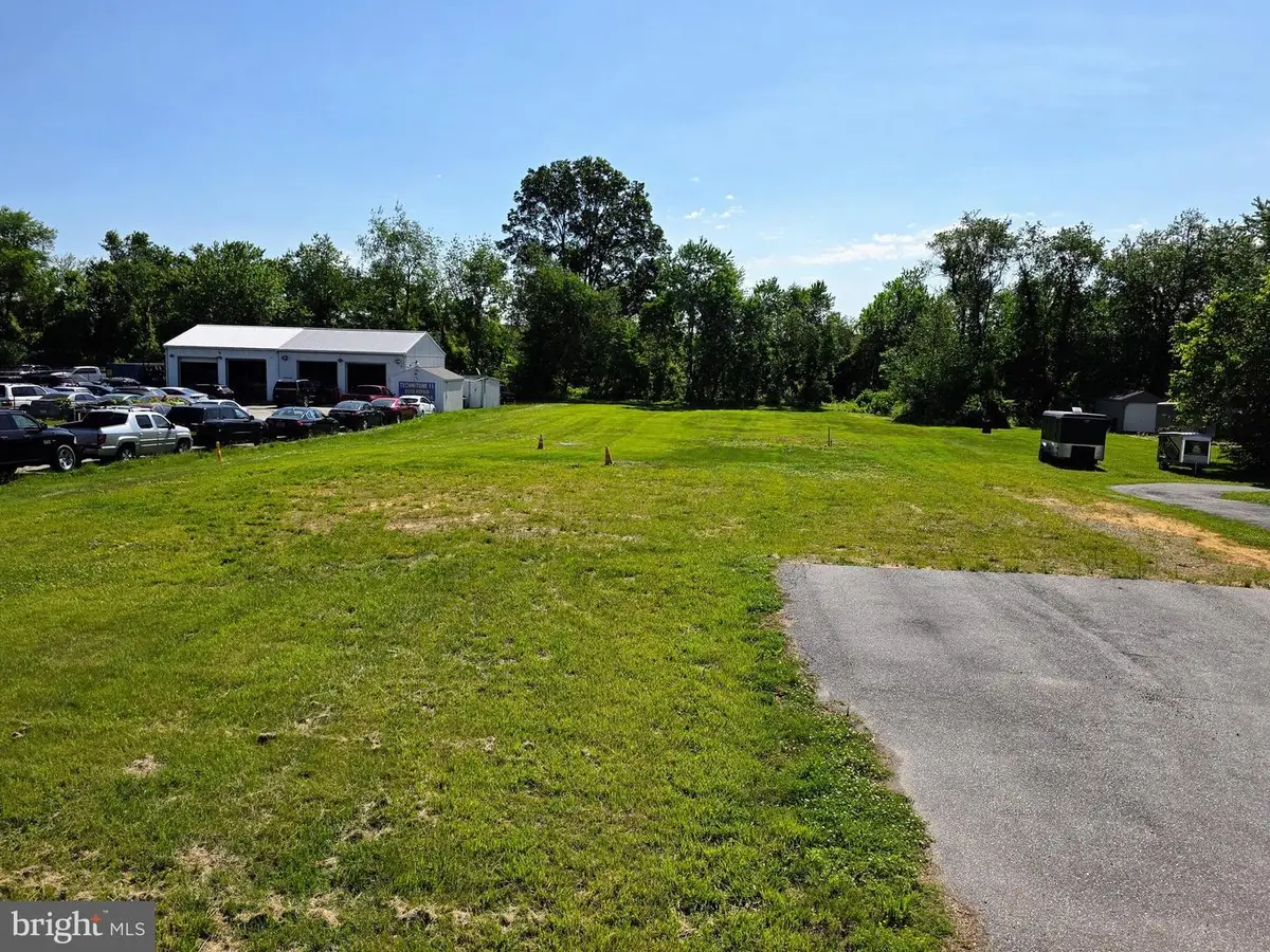 5165 Summit Bridge Rd, Middletown, DE 19709 - #1