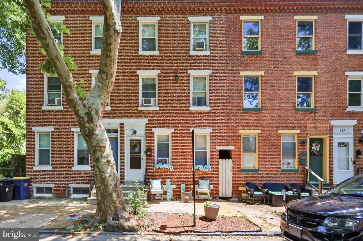 921 Gray St, New Castle, DE 19720 - #1