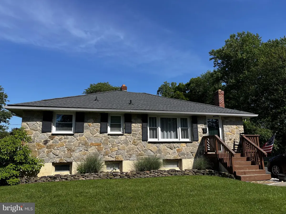 2211 E Huntington Dr, Wilmington, DE 19808 - #1