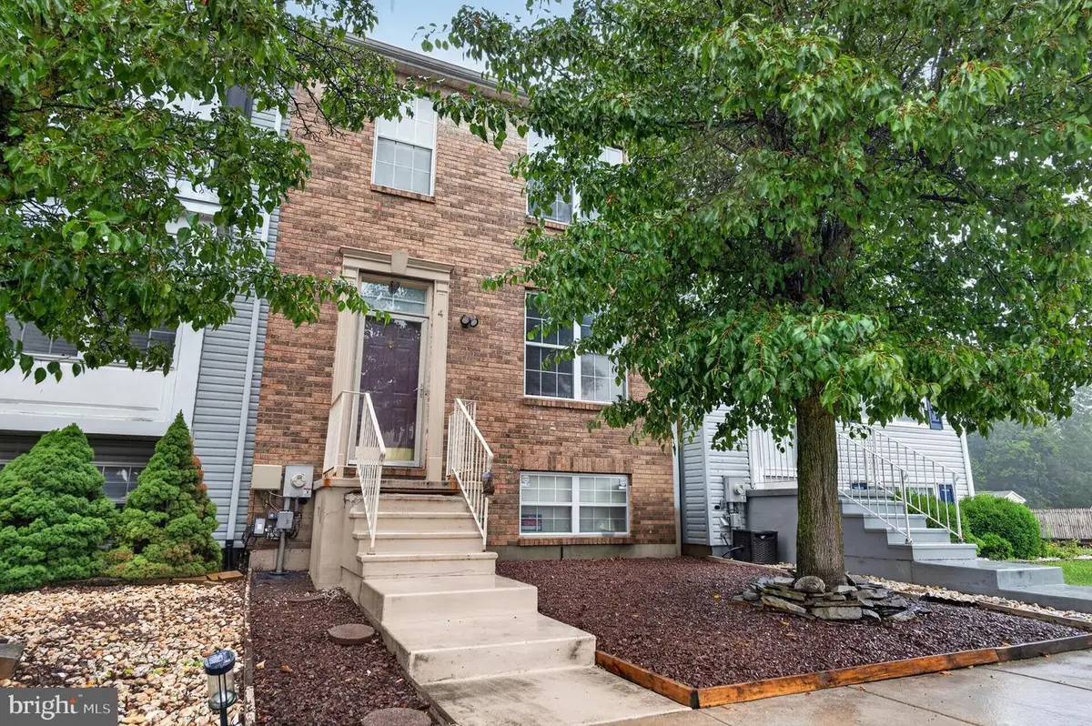 4 Versailles Ct, Newark, DE 19702 - #1