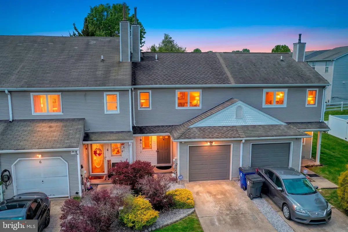 4 S Merriment Dr, Newark, DE 19702 - #1