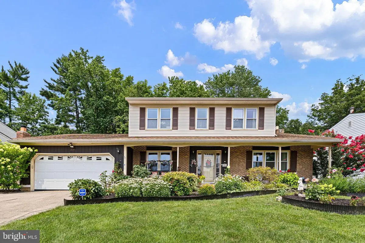 231 E Seneca Dr, Newark, DE 19702 - #1