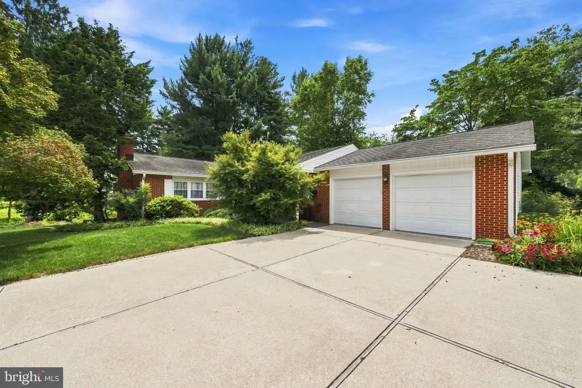 305 Meriden Dr, Newark, DE 19711 - #1