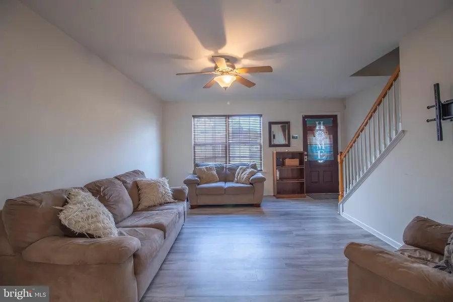 211 E Hazeldell Ave, New Castle, DE 19720 - #3
