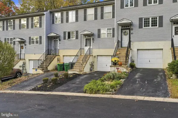 8 Woodfield Dr, CLAYMONT, DE 19703