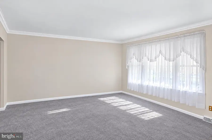 718 E Basin Rd, New Castle, DE 19720 - #2