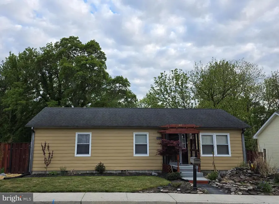 611 W 8th St, Laurel, DE 19956 - #2