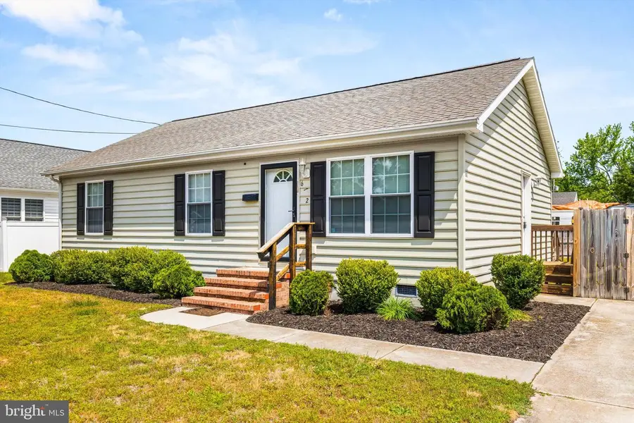 612 W 8th St, Laurel, DE 19956 - #2