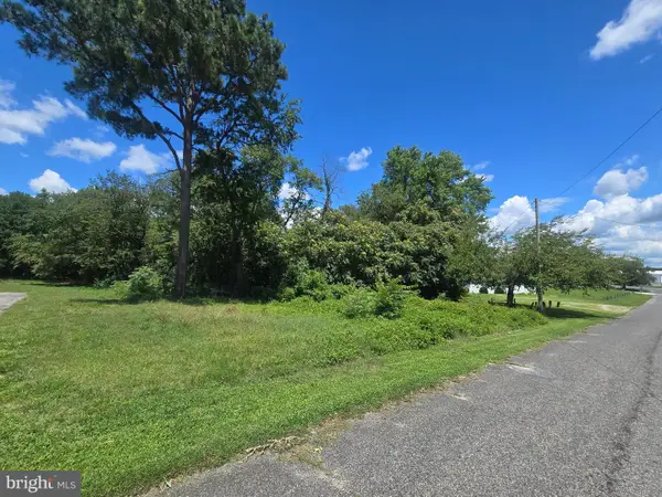 9071 Riverside Dr, SEAFORD, DE 19973