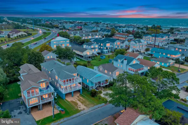215 4th St, BETHANY BEACH, DE 19930