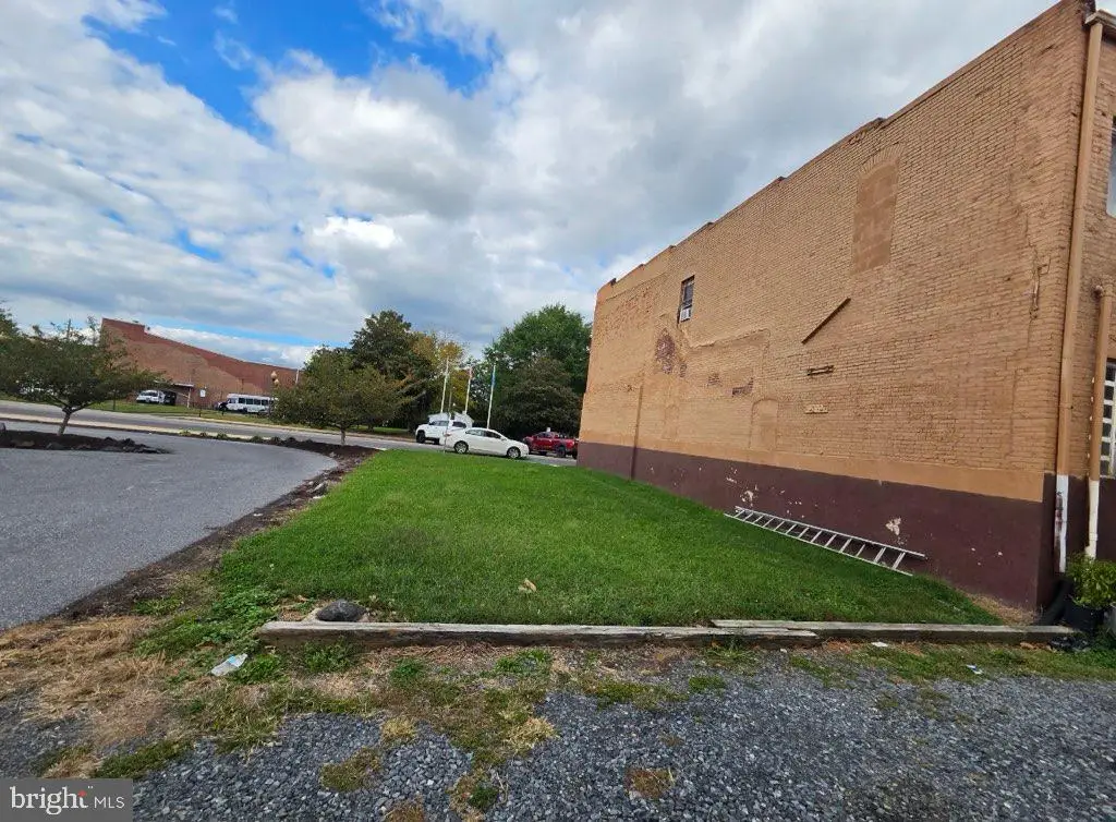 114 E Market St, Laurel, DE 19956 - #1
