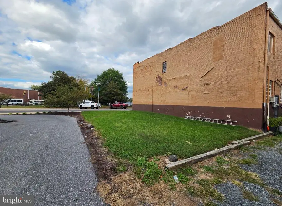 114 E Market St, Laurel, DE 19956 - #2