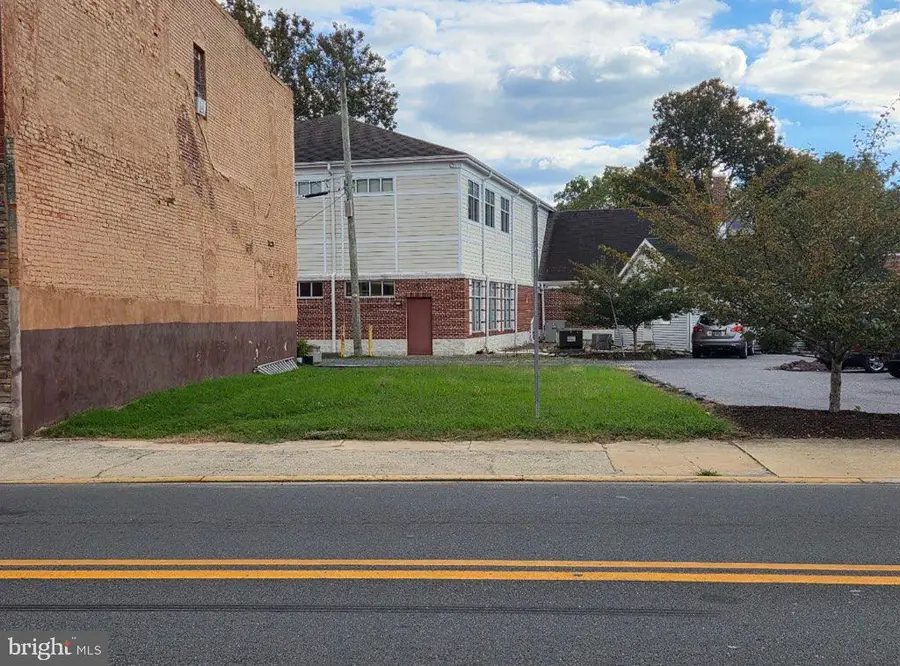 114 E Market St, Laurel, DE 19956 - #3