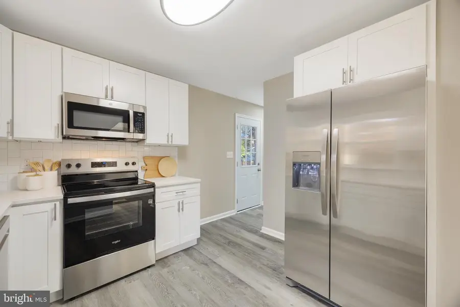 8344 Fairwood Dr, Pasadena, MD 21122 - Image #3