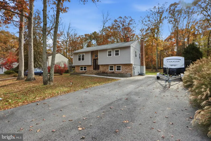 1215 Holmewood Dr, Pasadena, MD 21122 - Image #3