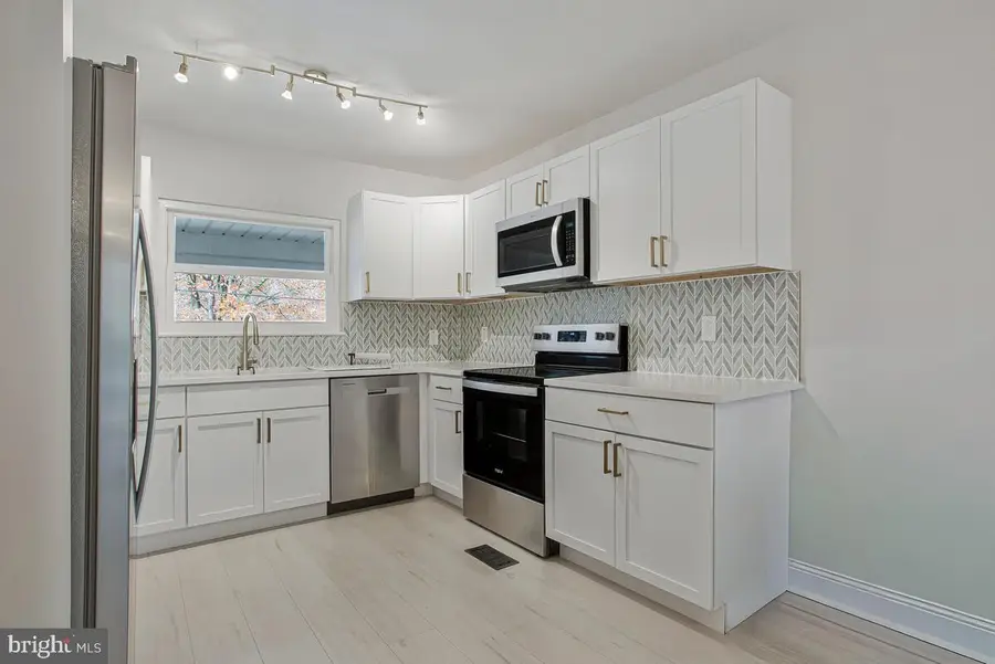 267 Lake Riviera Rd, Pasadena, MD 21122 - Image #3