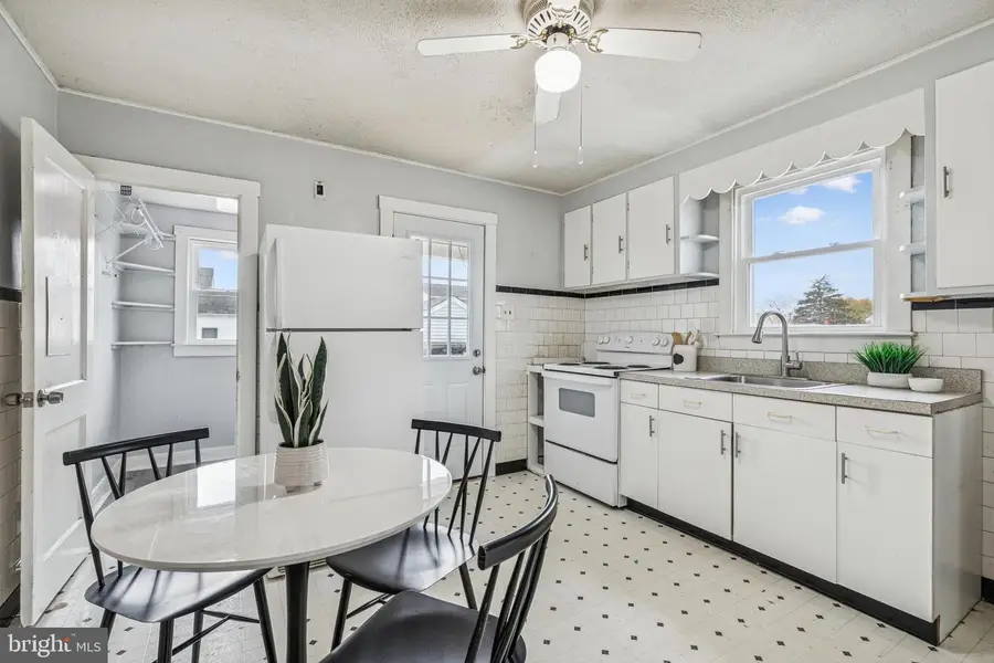 8426 Smallwood Ct, Pasadena, MD 21122 - Image #3