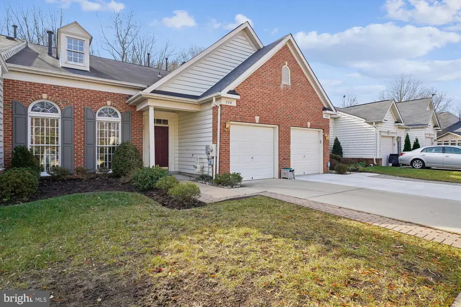 328 Colony Point Pl, Edgewater, MD 21037 - Image #2
