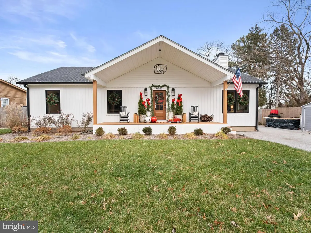 428 Royal Beach Rd, Pasadena, MD 21122 - Image #1