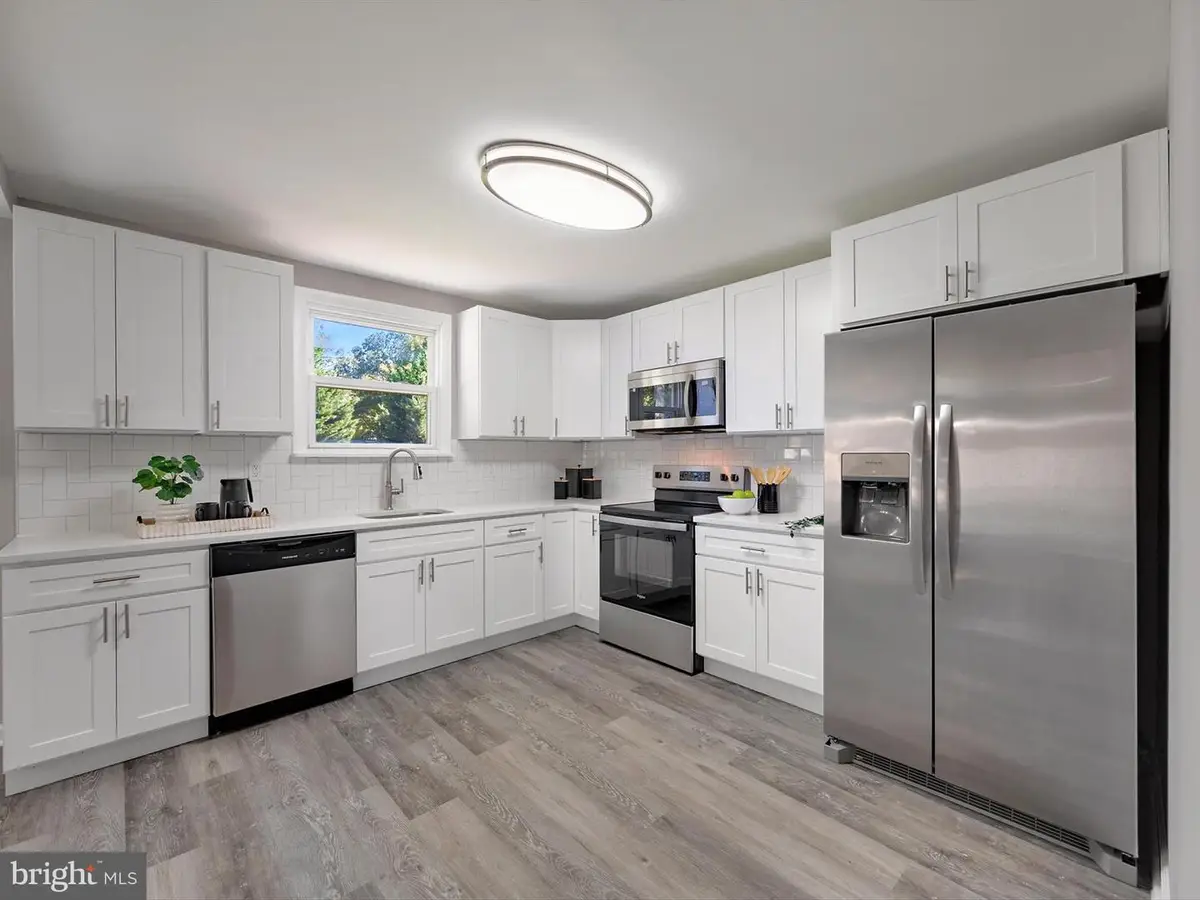 325 Beach Ave, Pasadena, MD 21122 - Image #1