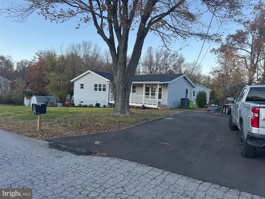 1546 Ridgely Dr, Edgewater, MD 21037 - Image #2