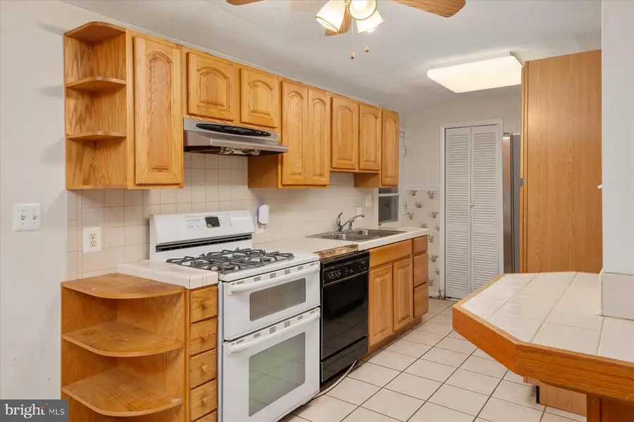 214 Saint James Dr, Glen Burnie, MD 21061 - Image #3