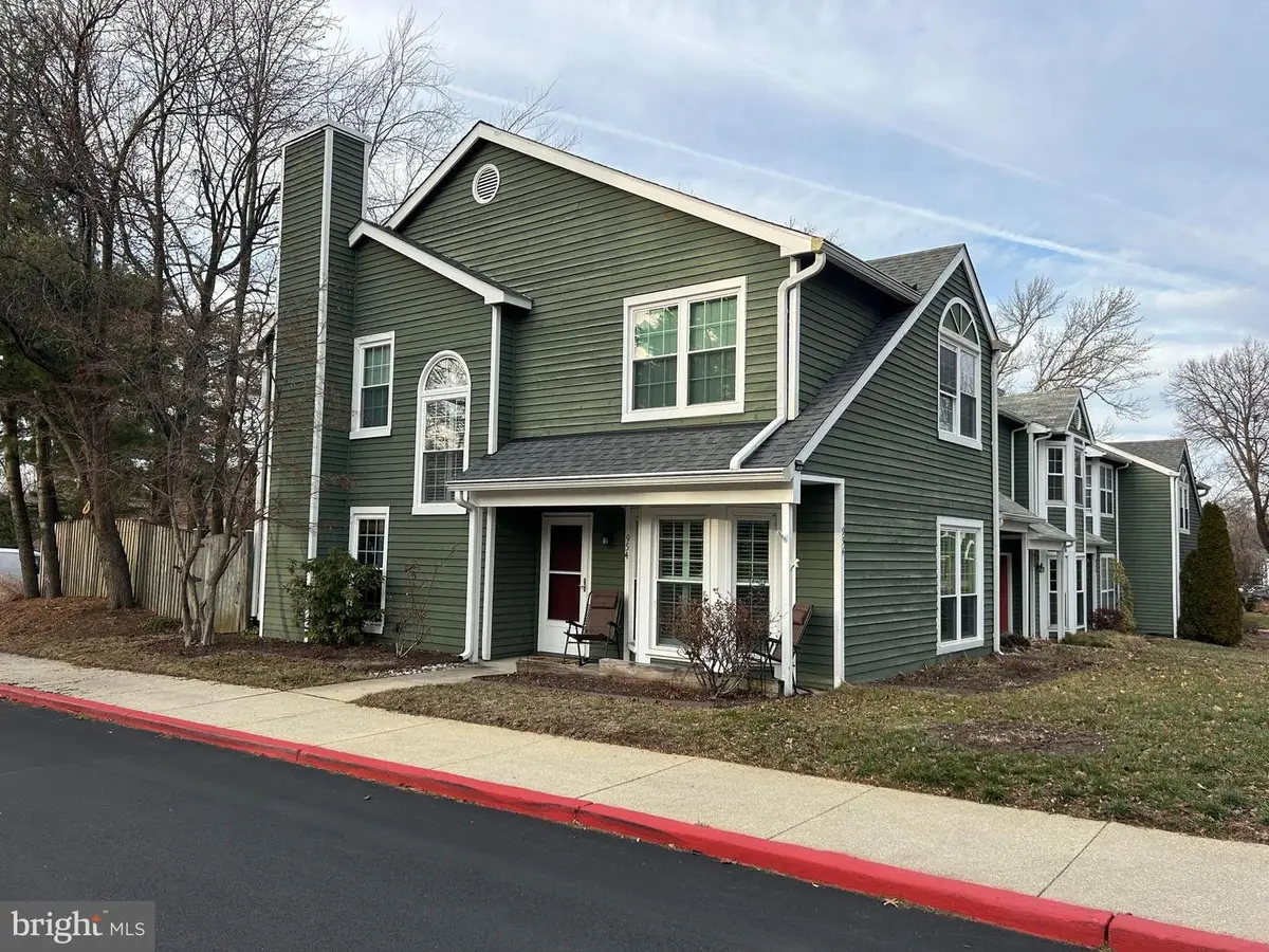 954 Breakwater Dr, Annapolis, MD 21403 - Image #1