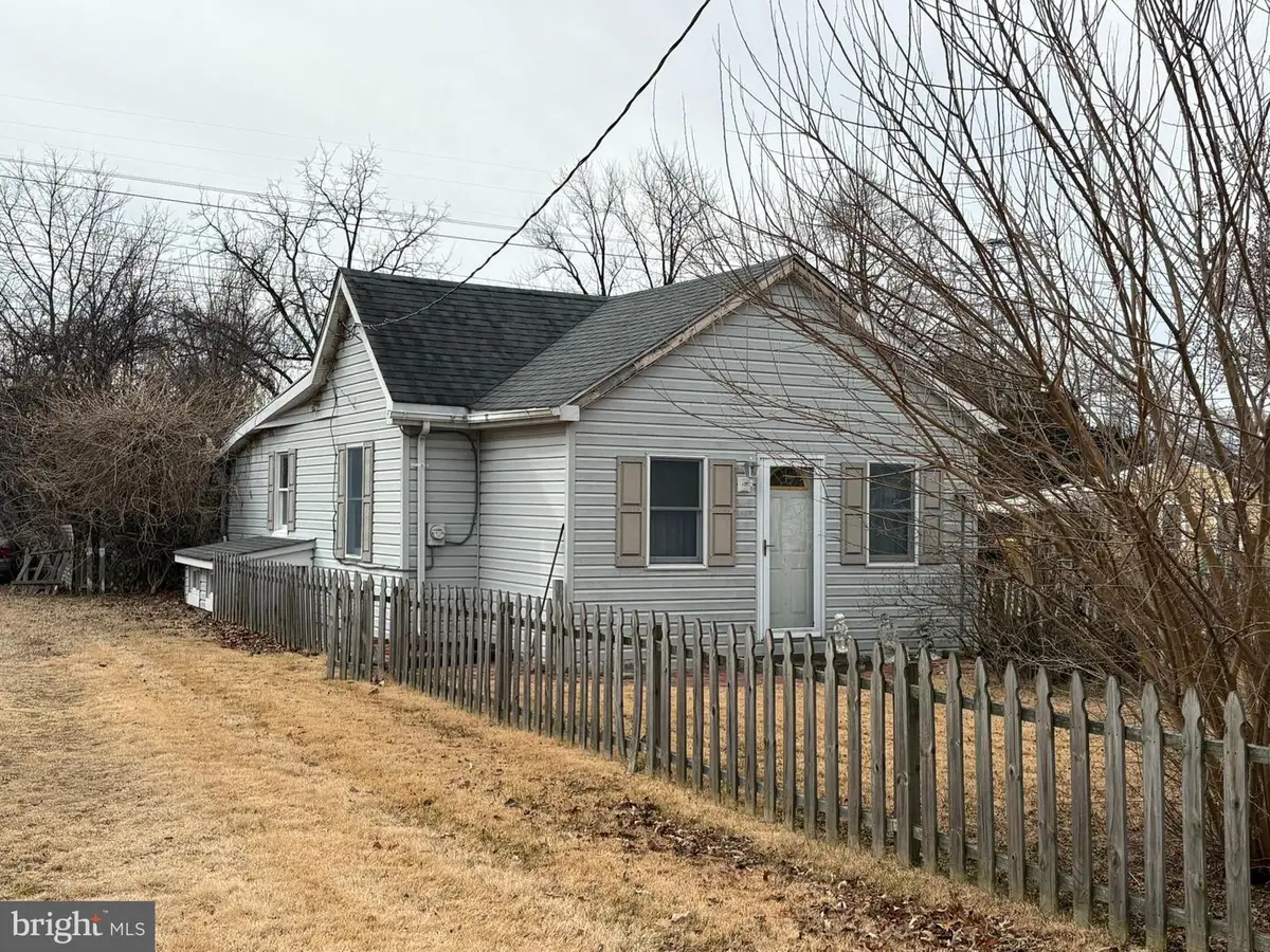 1019 Shoreland Dr, Glen Burnie, MD 21060 - Image #1