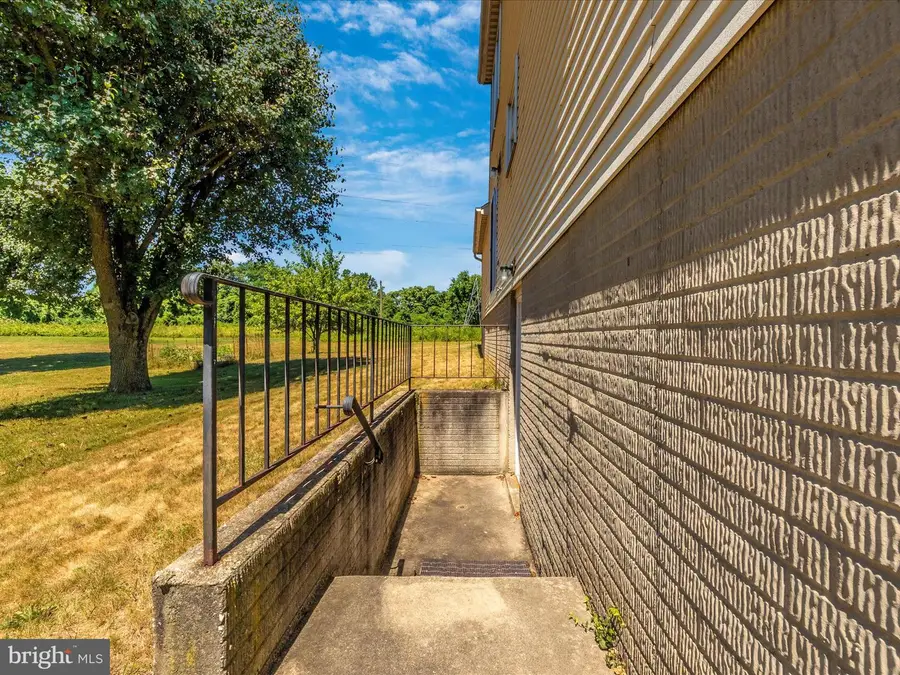 724 Sunnyfield Ln, Baltimore, MD 21225 - #2