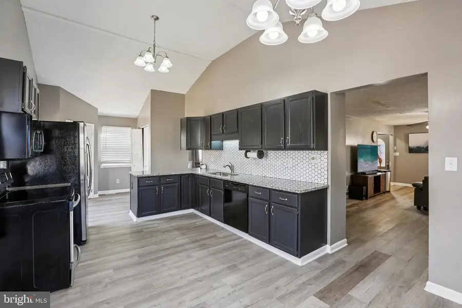 8435 Arbutus Rd, Pasadena, MD 21122 - #3