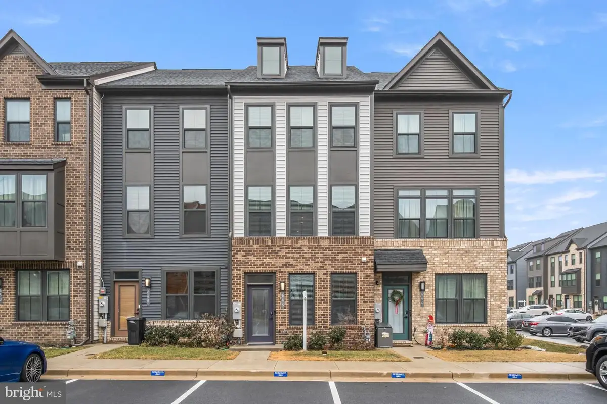 646 Lakemont Dr, Glen Burnie, MD 21060 - #1