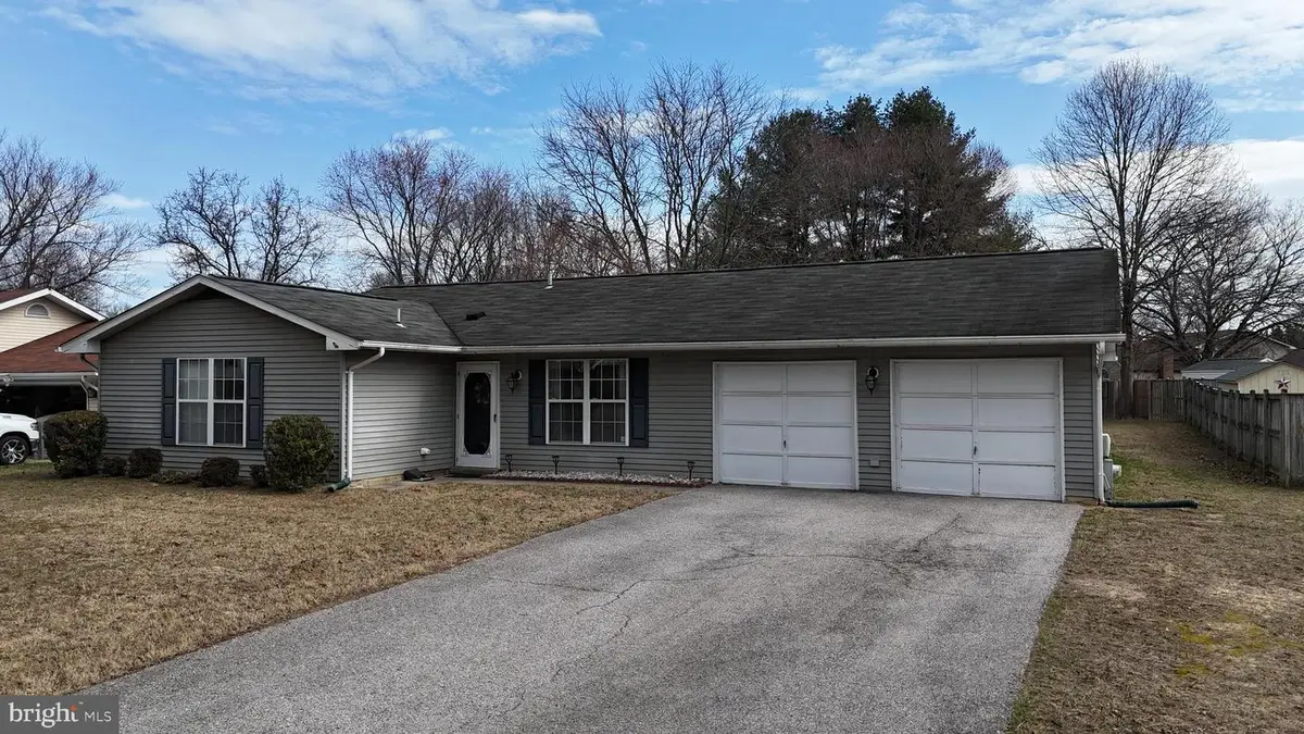 8205 Grassland Rd, Severn, MD 21144 - #1