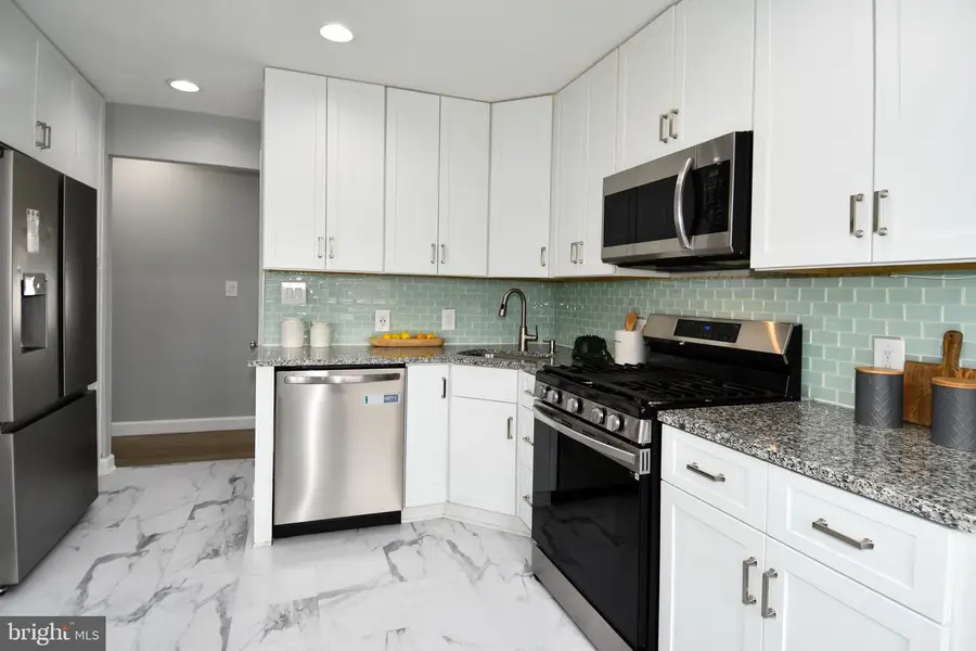 1302 Whitman Dr, Glen Burnie, MD 21061 - #2