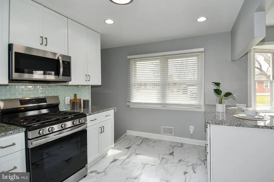 1302 Whitman Dr, Glen Burnie, MD 21061 - #3