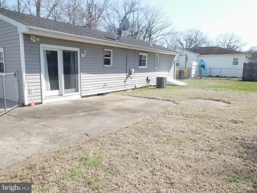 8384 Forest Dr, Pasadena, MD 21122 - #2